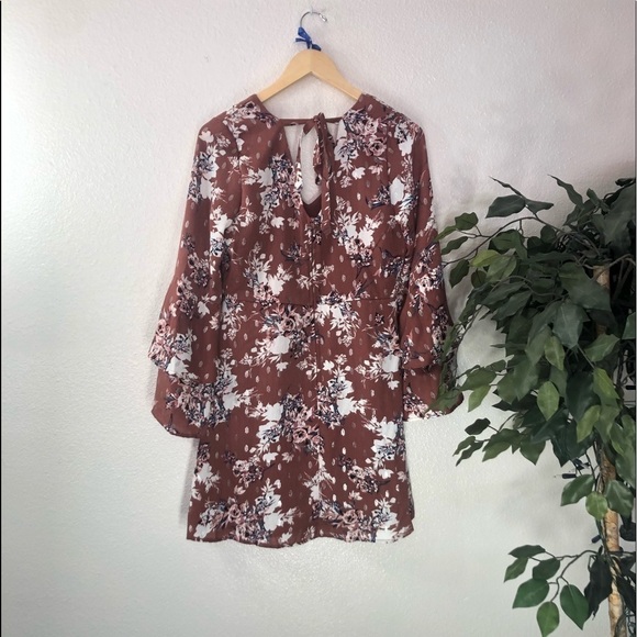 NWOT Mauve Floral Dress With Bell Sleeves - Picture 5 of 7